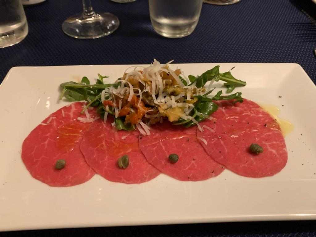 Beef carpaccio with arugula